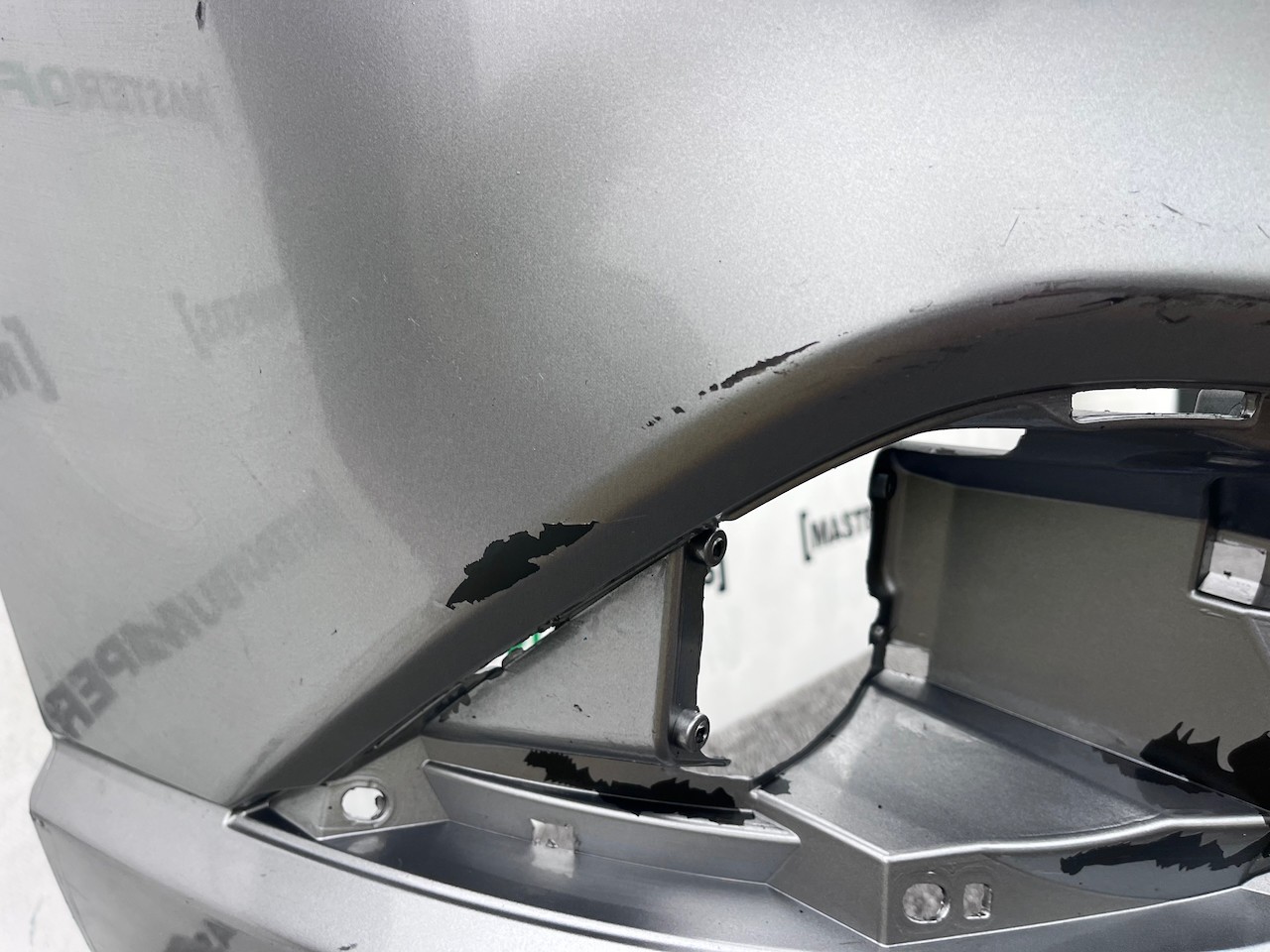 Mitsubishi Outlander Ls Phev Mk3 2017-2021 Front Bumper 4 Pdc Jet Genuine [m491]