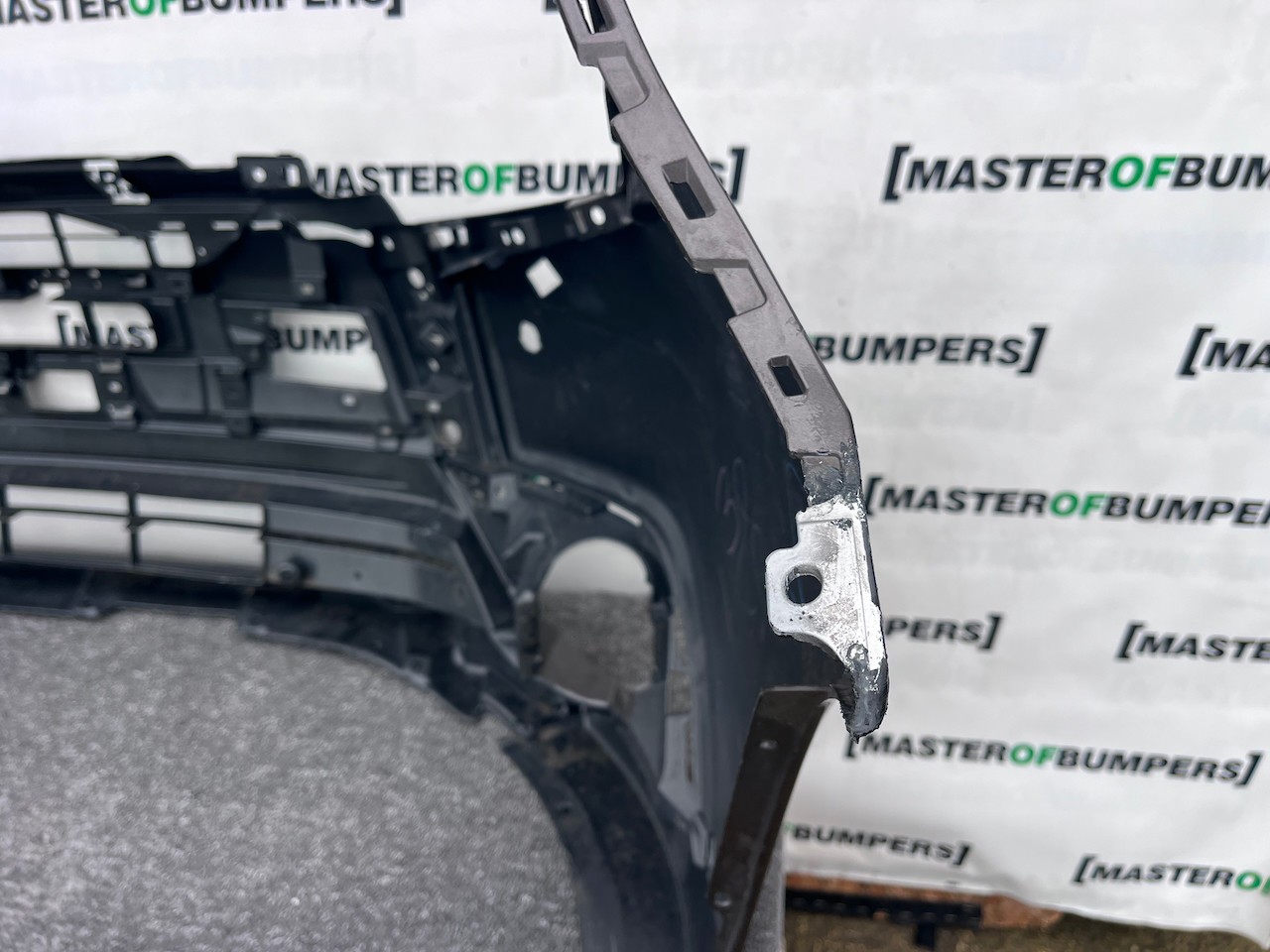 Mitsubishi Outlander Ls Phev Mk3 2017-2021 Front Bumper 4 Pdc Jet Genuine [m481]