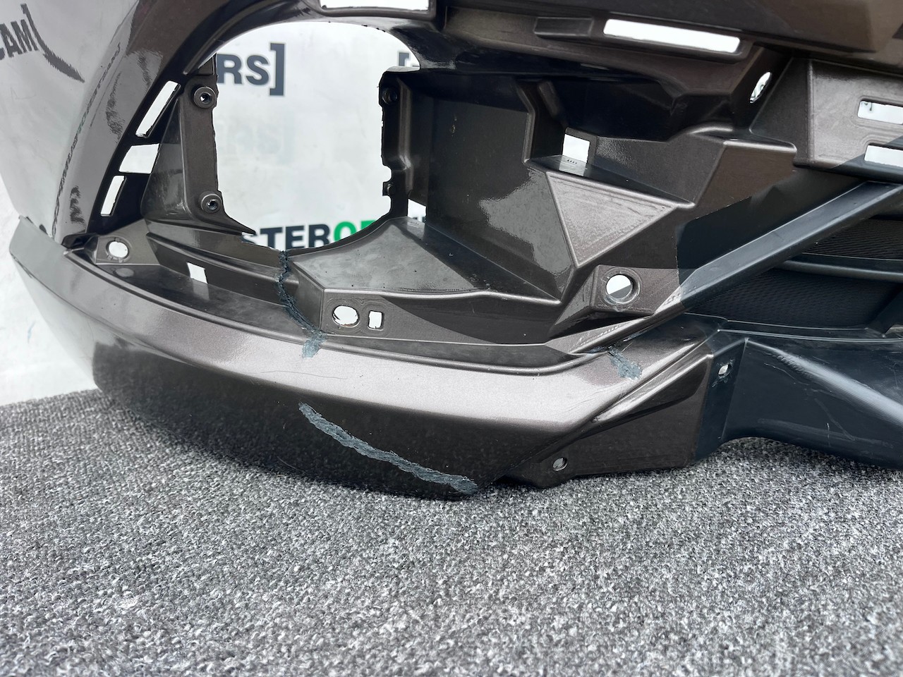 Mitsubishi Outlander Ls Phev Mk3 2017-2021 Front Bumper 4 Pdc Jet Genuine [m481]