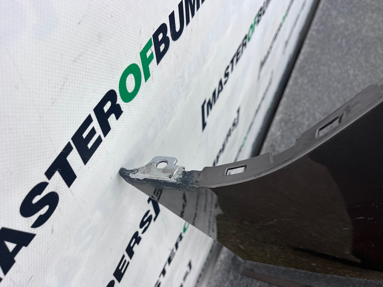 Mitsubishi Outlander Ls Phev Mk3 2017-2021 Front Bumper 4 Pdc Jet Genuine [m481]