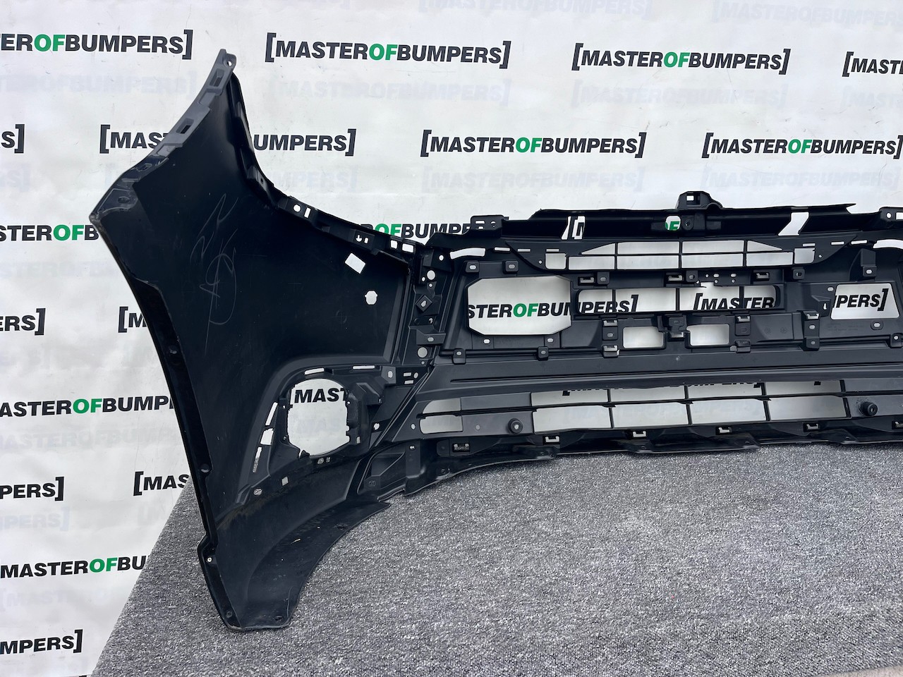 Mitsubishi Outlander Ls Phev Mk3 2017-2021 Front Bumper 4 Pdc Jet Genuine [m482]