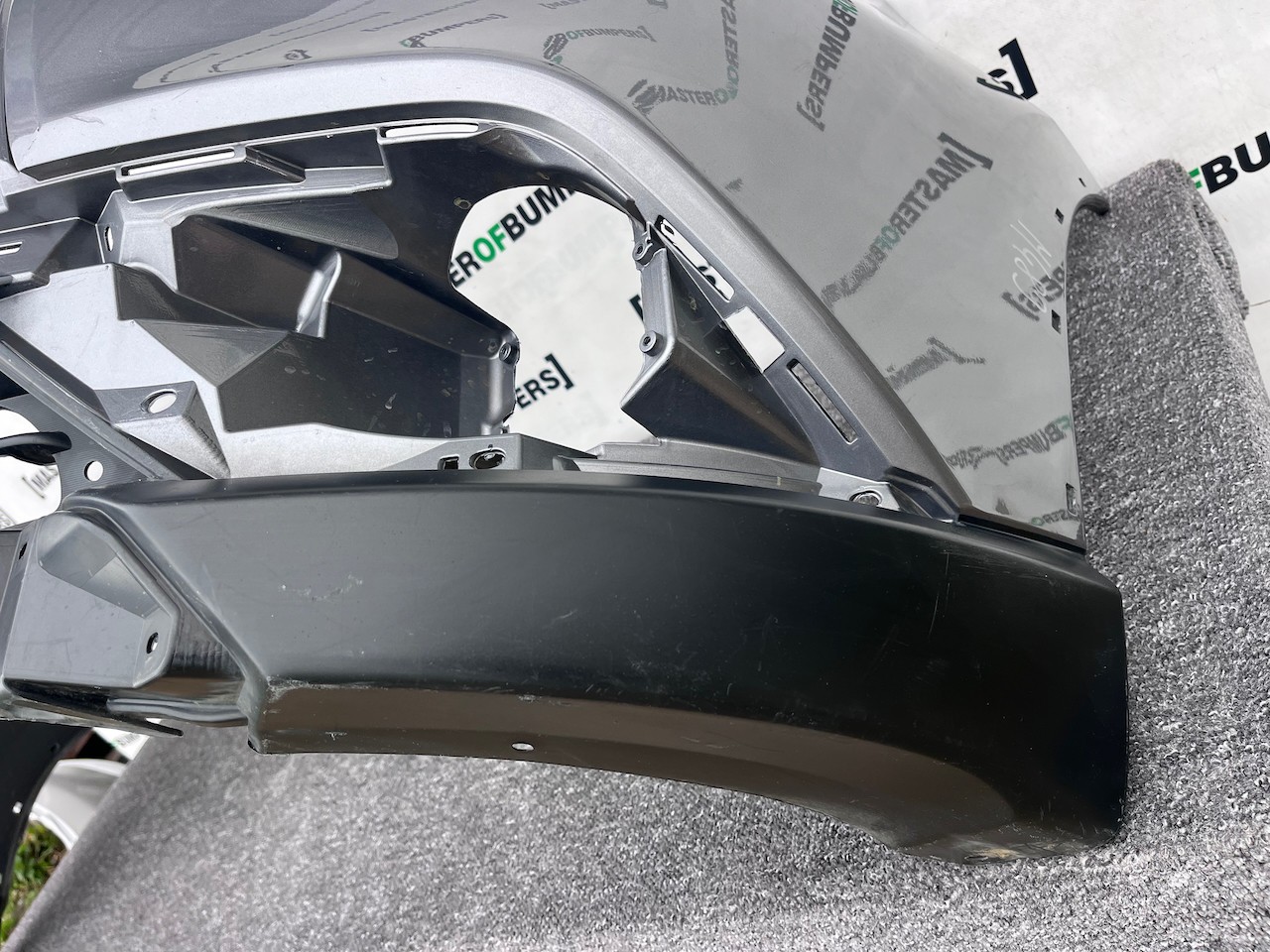 Mitsubishi Outlander Mivec Exceed 2017-21 Front Bumper Pdc + Jets Genuine [m489]