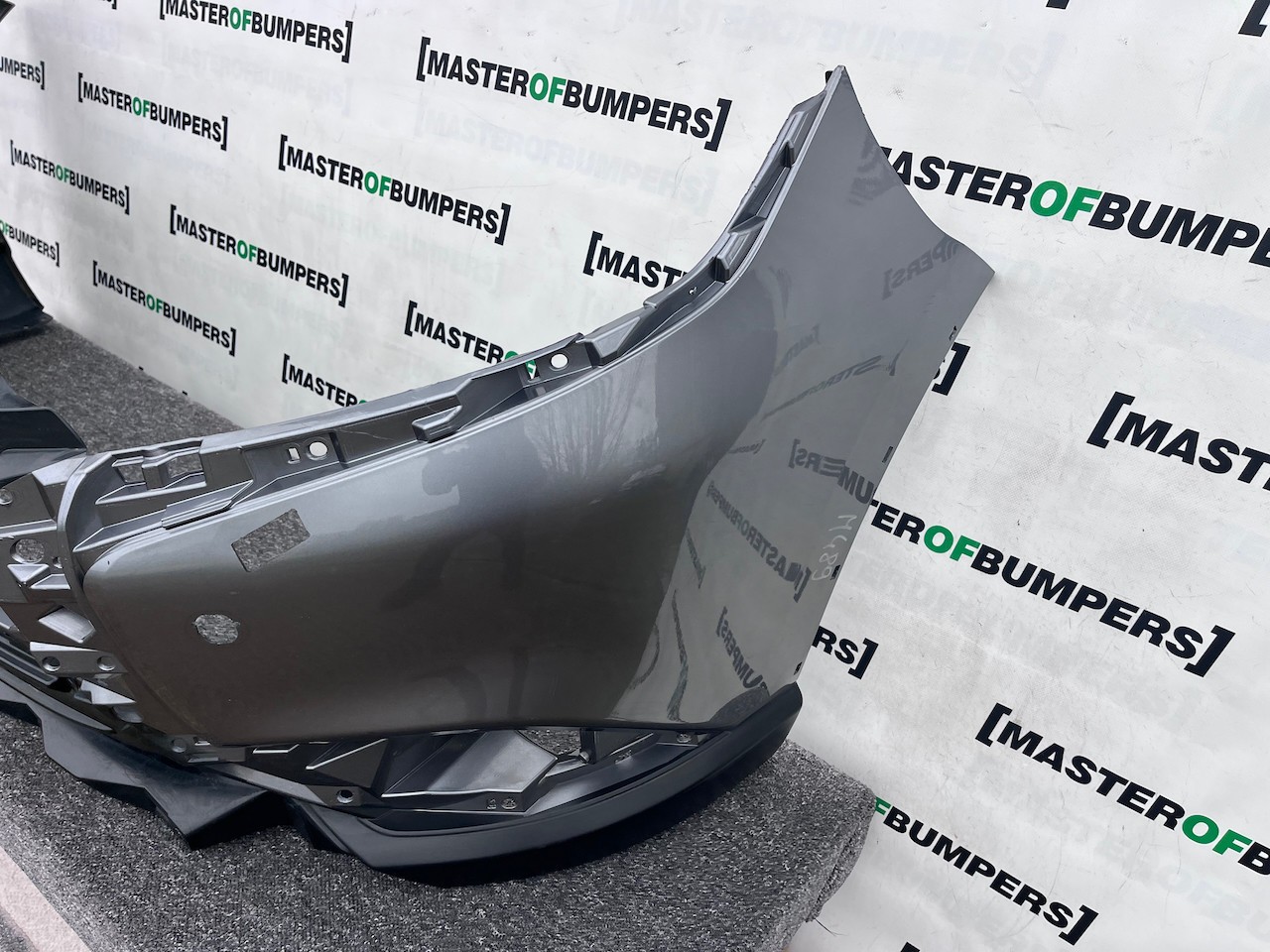 Mitsubishi Outlander Mivec Exceed 2017-21 Front Bumper Pdc + Jets Genuine [m489]