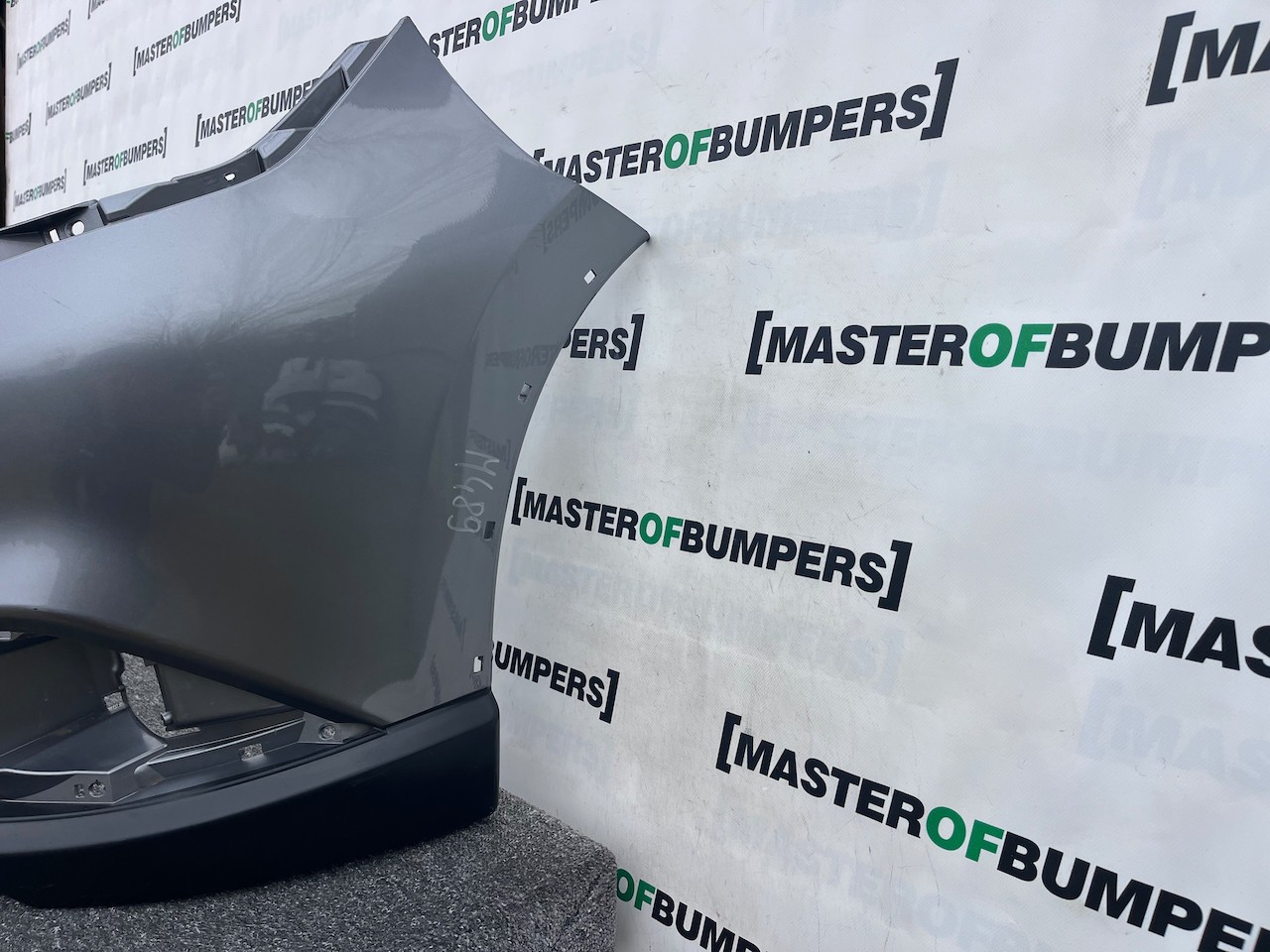 Mitsubishi Outlander Mivec Exceed 2017-21 Front Bumper Pdc + Jets Genuine [m489]