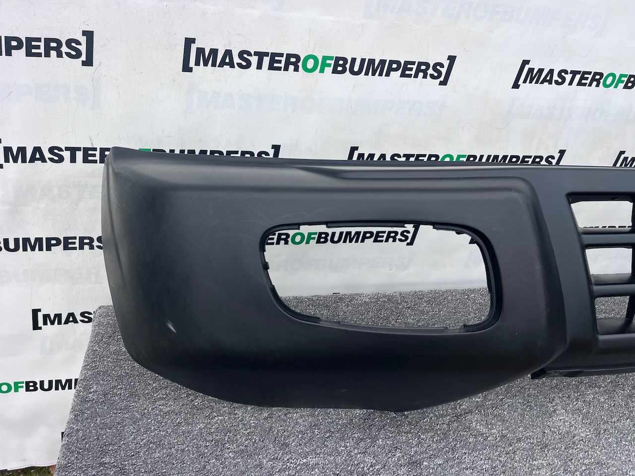 Mitsubishi Pajero Shogun Exceed 2000-2002 Front Bumper Genuine [m428]