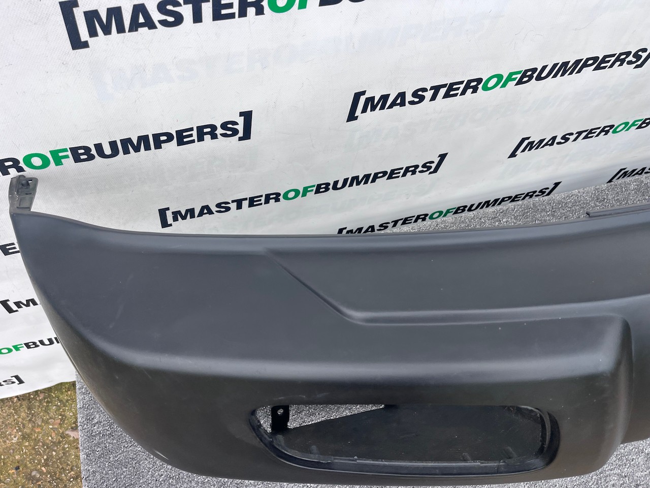 Mitsubishi Pajero Shogun Exceed 2000-2002 Front Bumper Genuine [m428]