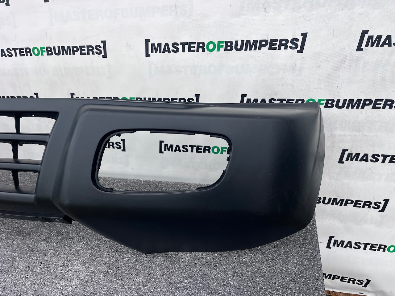 Mitsubishi Pajero Shogun Exceed 2000-2002 Front Bumper Genuine [m428]