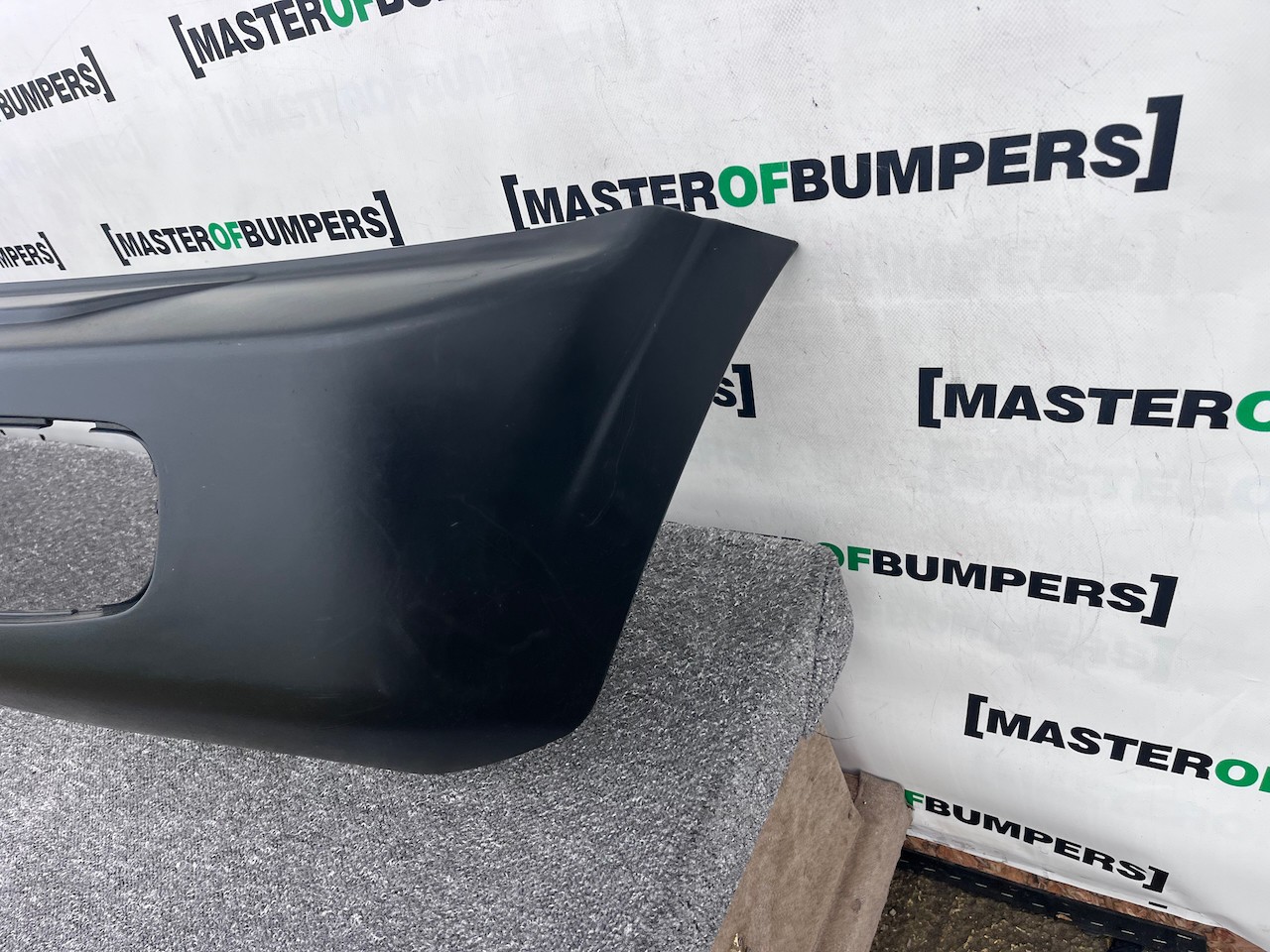 Mitsubishi Pajero Shogun Exceed 2000-2002 Front Bumper Genuine [m428]