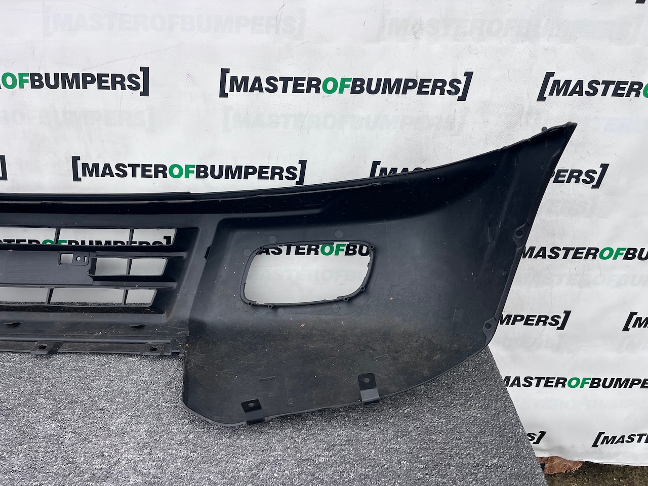 Mitsubishi Pajero Shogun Exceed 2000-2002 Front Bumper Genuine [m428]