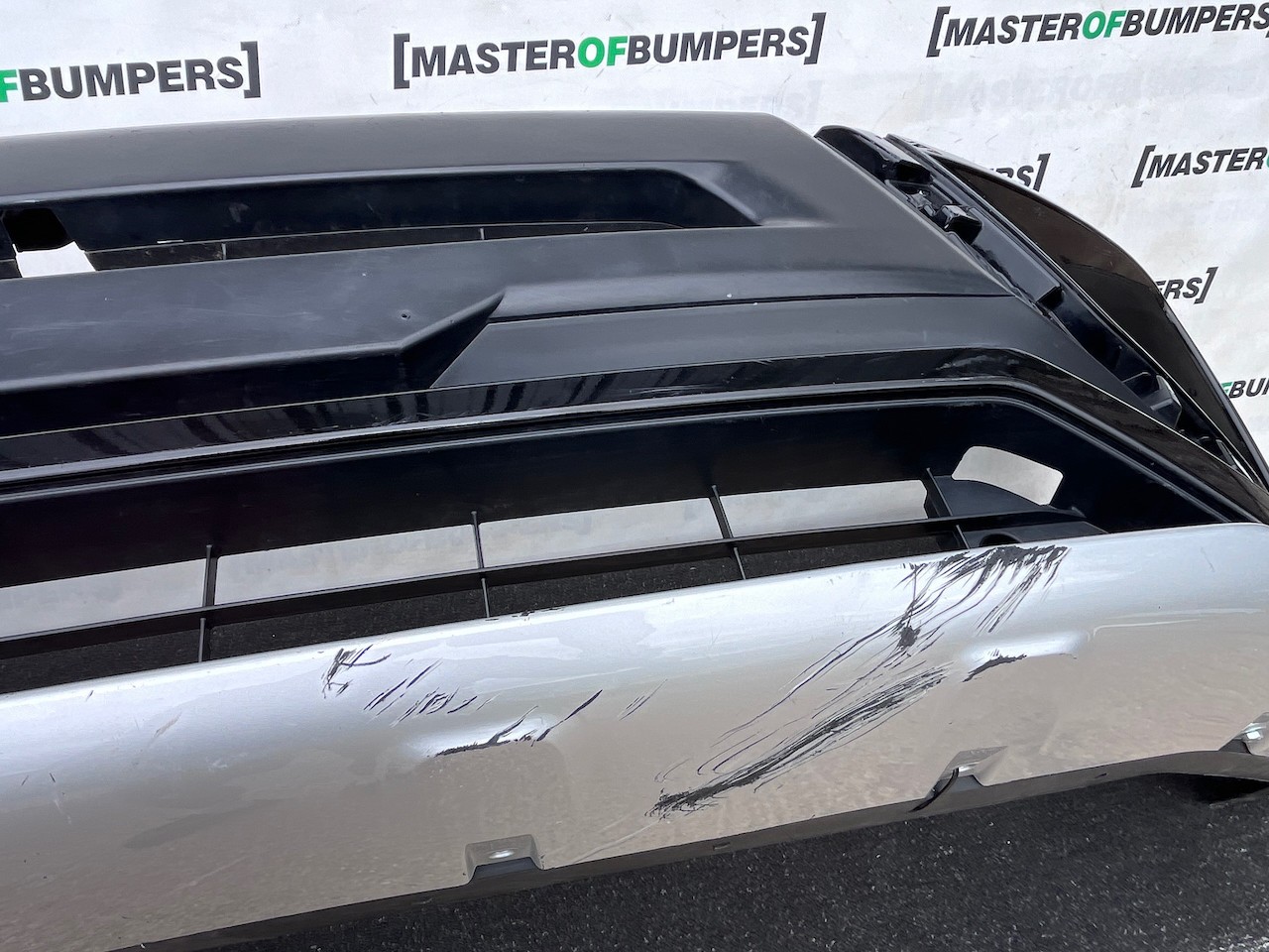 Mitsubishi Eclipse Cross Hatch 2017-2021 Front Bumper 4 Pdc +jets Genuine [m506]
