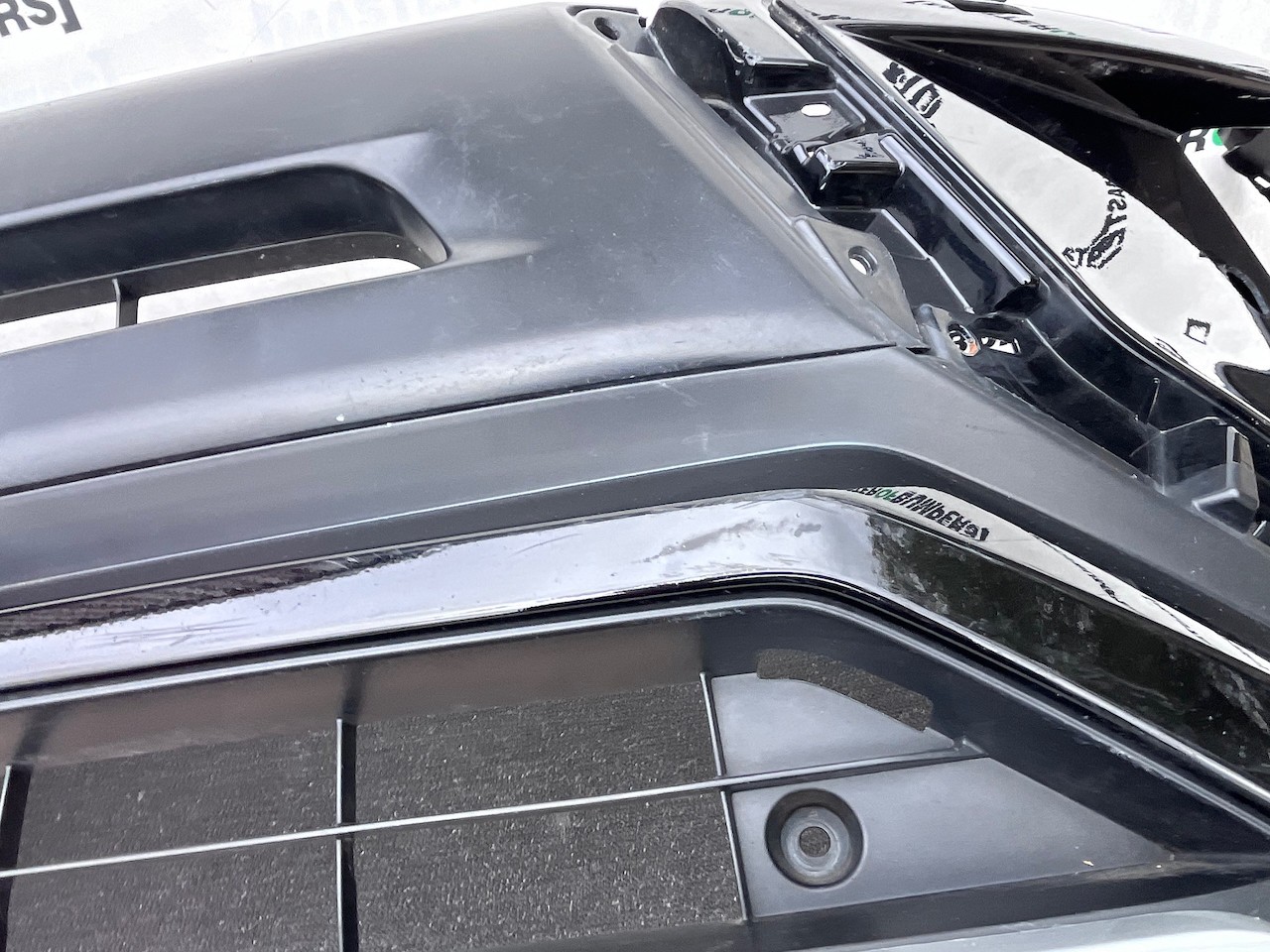 Mitsubishi Eclipse Cross Hatch 2017-2021 Front Bumper 4 Pdc +jets Genuine [m506]