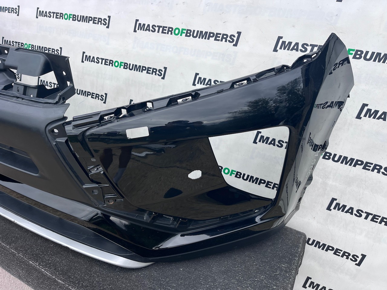 Mitsubishi Eclipse Cross Hatch 2017-2021 Front Bumper 4 Pdc +jets Genuine [m506]