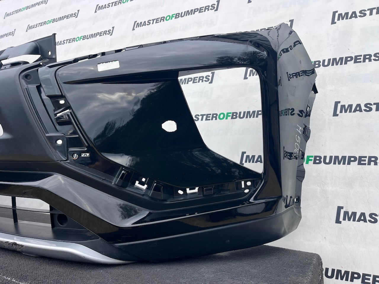 Mitsubishi Eclipse Cross Hatch 2017-2021 Front Bumper 4 Pdc +jets Genuine [m506]