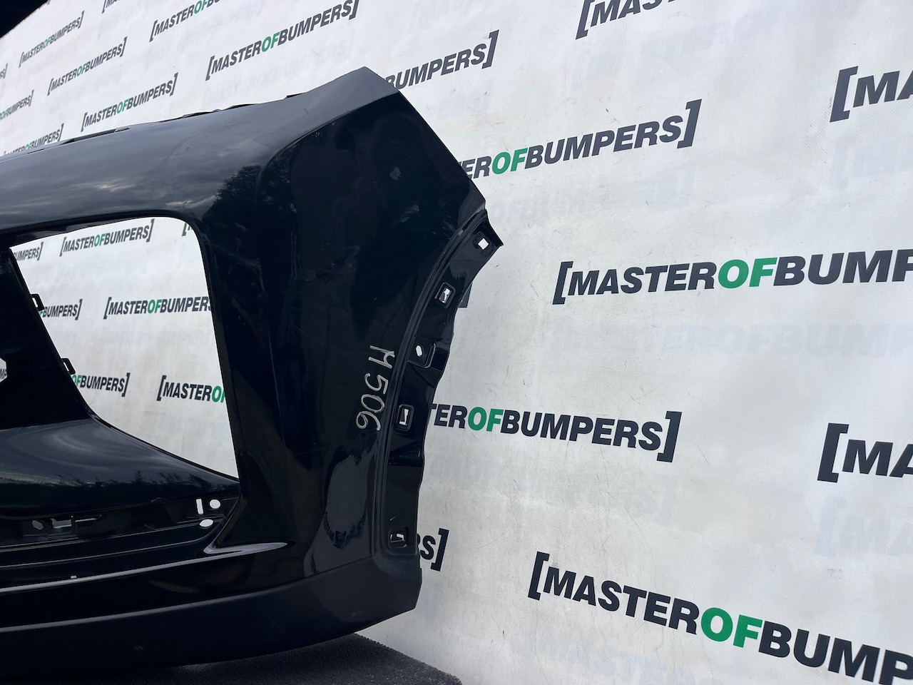Mitsubishi Eclipse Cross Hatch 2017-2021 Front Bumper 4 Pdc +jets Genuine [m506]