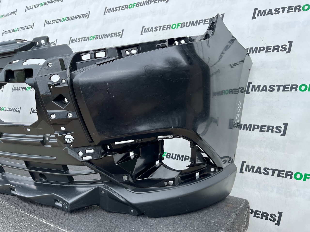 Mitsubishi Outlander Gs Mk3 2017-2021 Front Bumper No Pdc No Jet Genuine [m512]