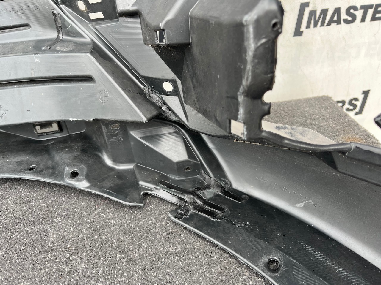 Mitsubishi Outlander Gs Mk3 2017-2021 Front Bumper No Pdc No Jet Genuine [m512]