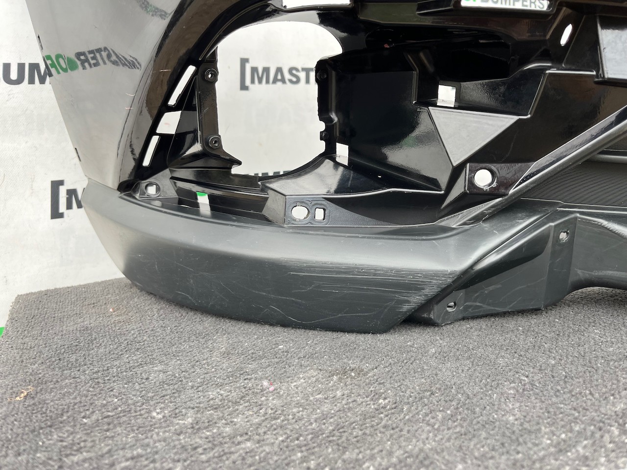 Mitsubishi Outlander Gs Mk3 2017-2021 Front Bumper No Pdc No Jet Genuine [m512]