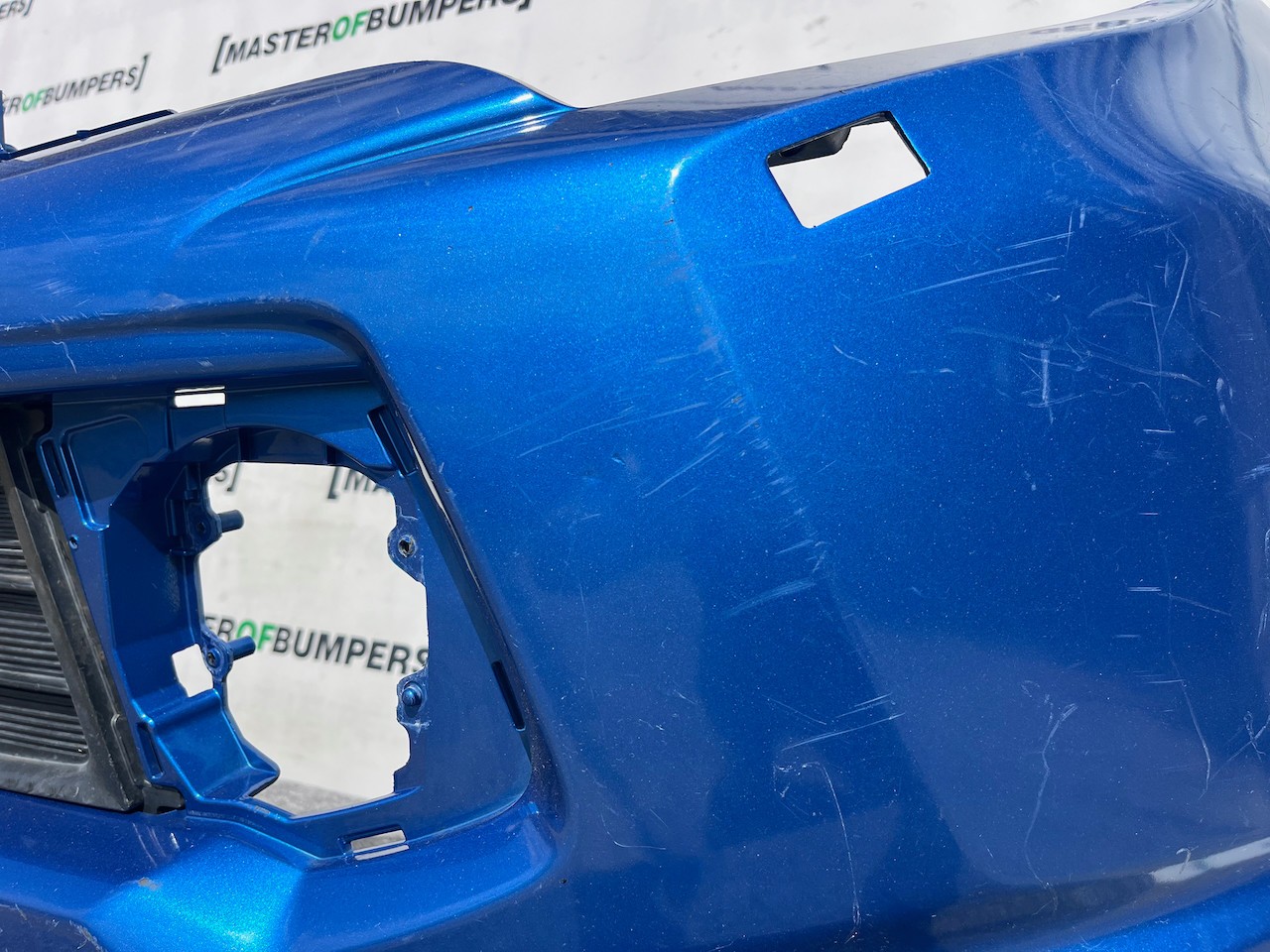 Mitsubishi L200 Barbarian Titan 2016-2019 Front Bumper Jets Genuine [m470]