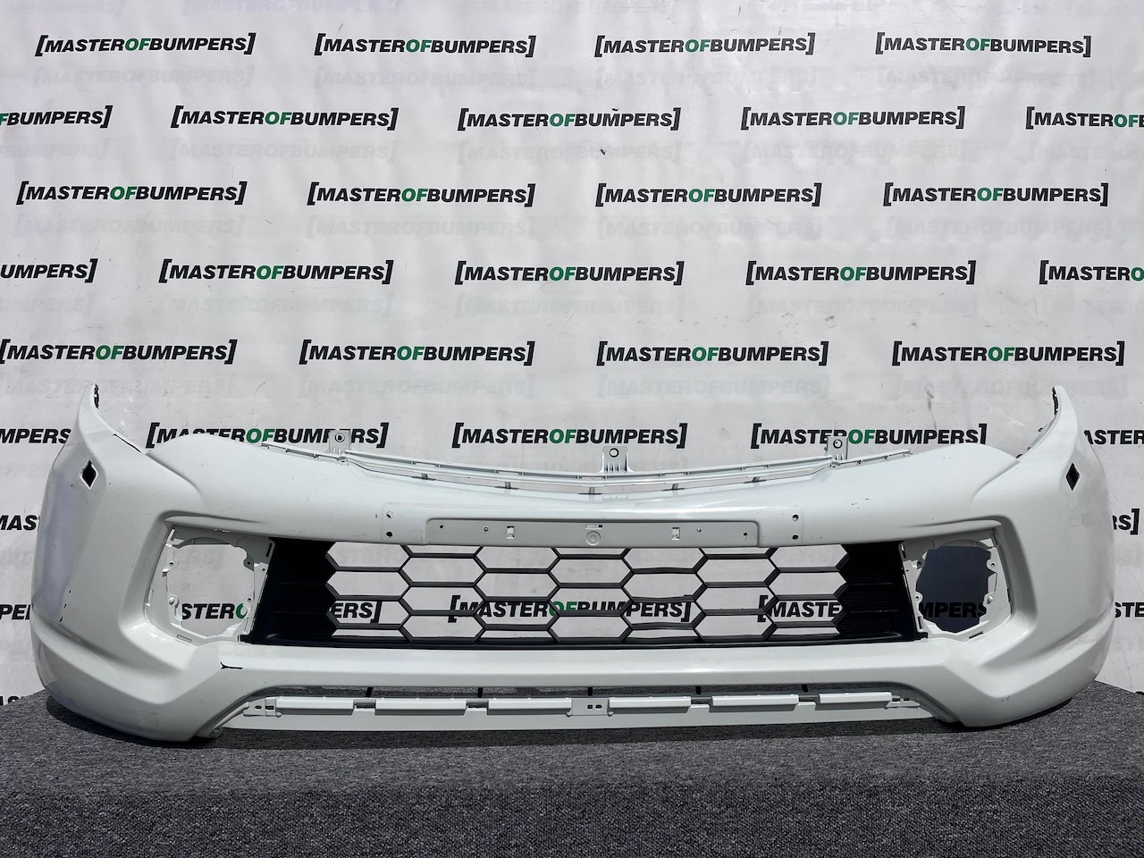 Mitsubishi L200 Barbarian Titan 2016-2019 Front Bumper Jets Genuine [m469]
