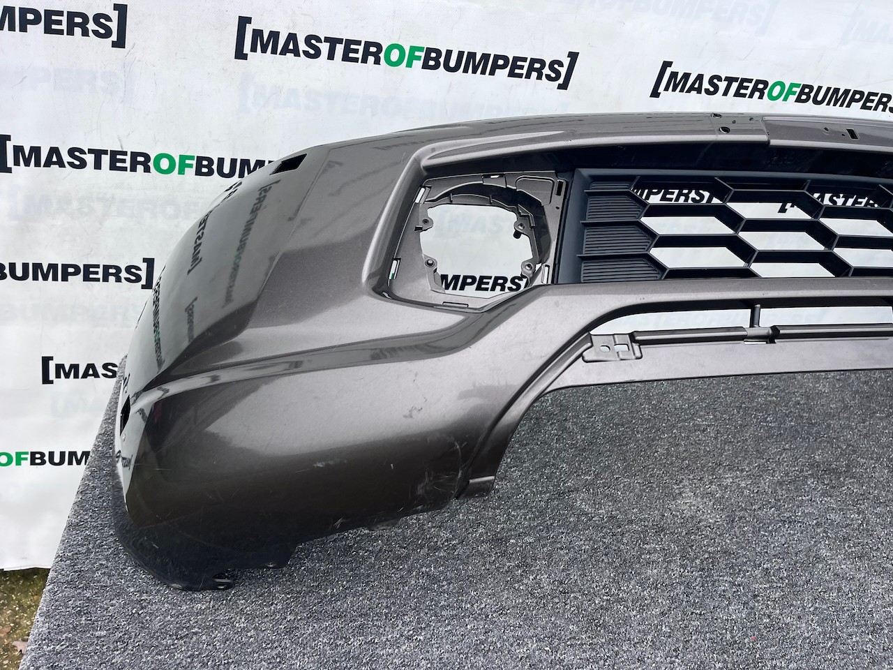 Mitsubishi L200 Barbarian Titan 2016-2019 Front Bumper Jets Genuine [m485]