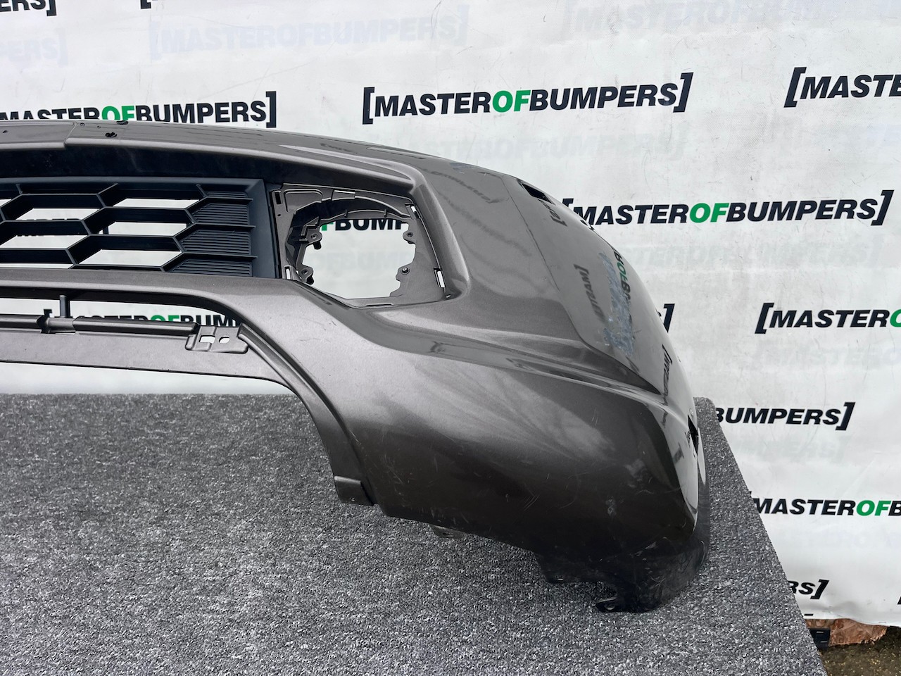 Mitsubishi L200 Barbarian Titan 2016-2019 Front Bumper Jets Genuine [m485]