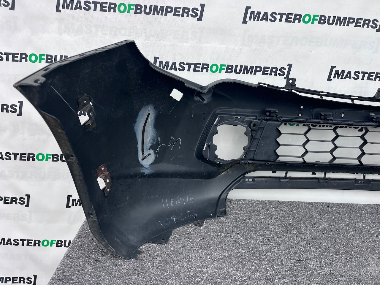 Mitsubishi L200 Barbarian Titan 2016-2019 Front Bumper Jets Genuine [m485]