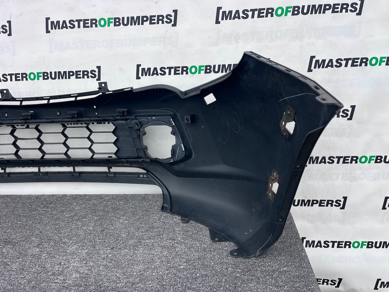 Mitsubishi L200 Barbarian Titan 2016-2019 Front Bumper Jets Genuine [m485]