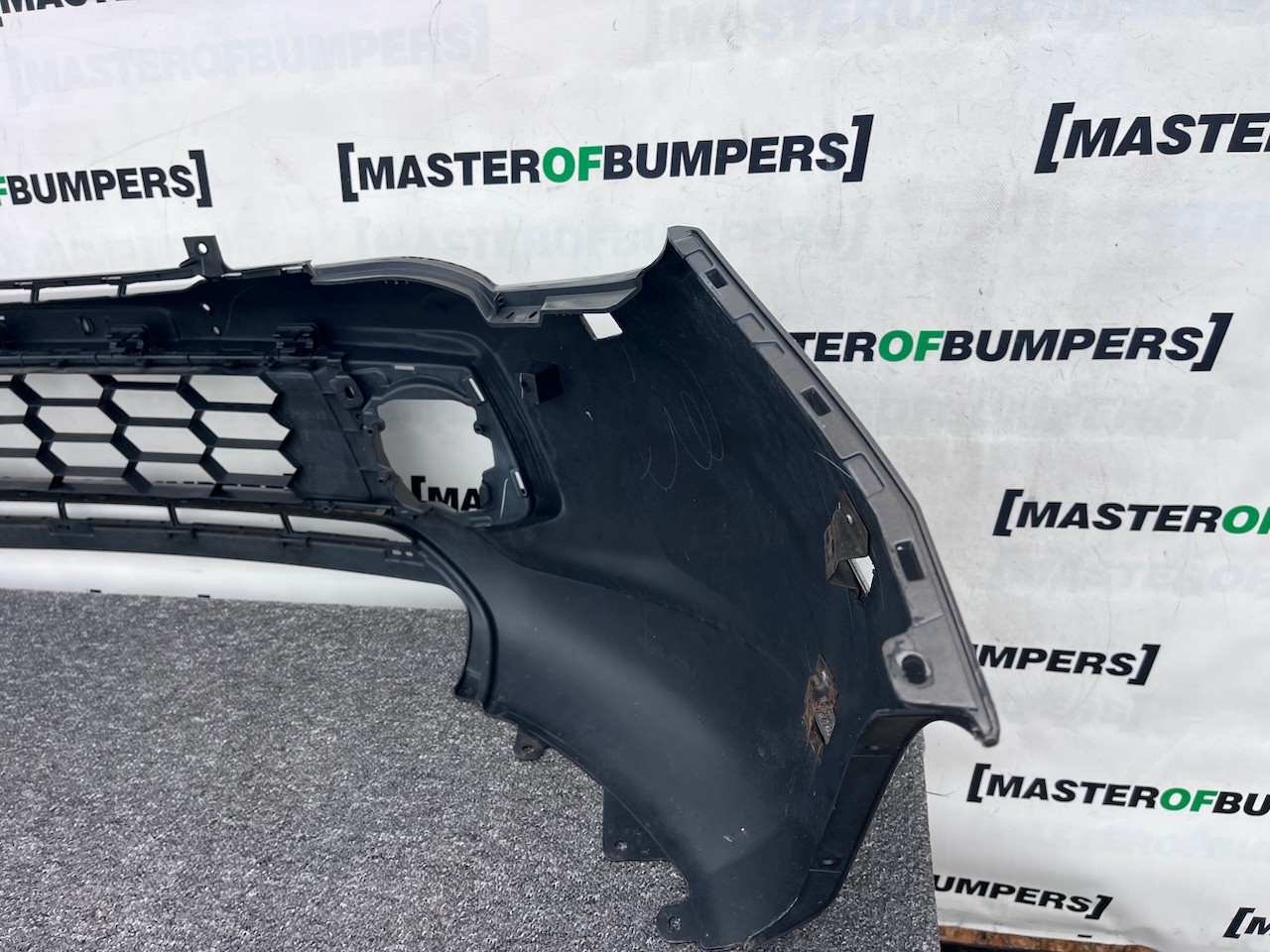 Mitsubishi L200 Barbarian Titan 2016-2019 Front Bumper Jets Genuine [m485]