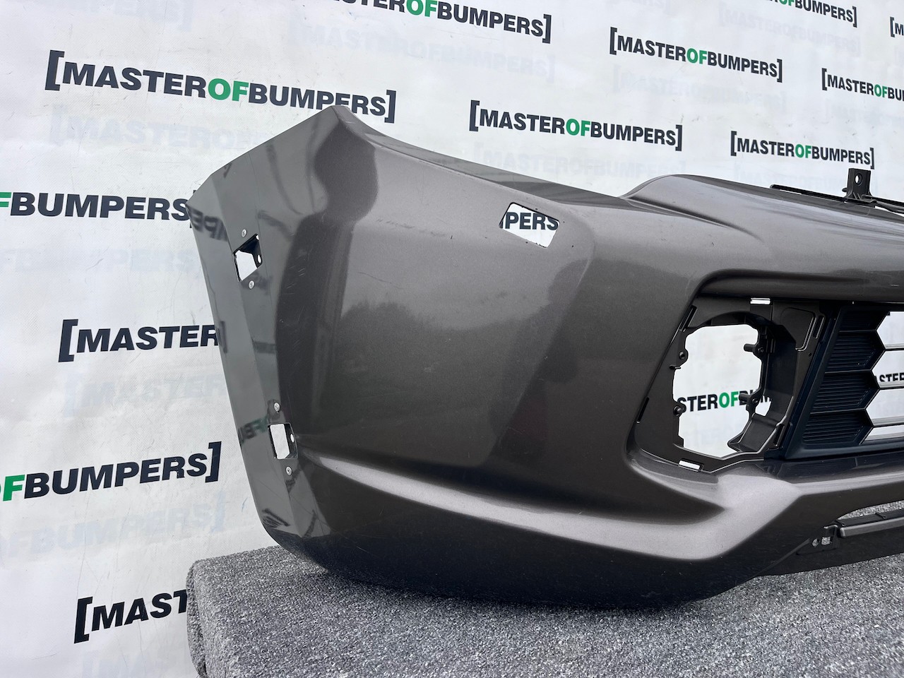 Mitsubishi L200 Barbarian Titan 2016-2019 Front Bumper Jets Genuine [m485]