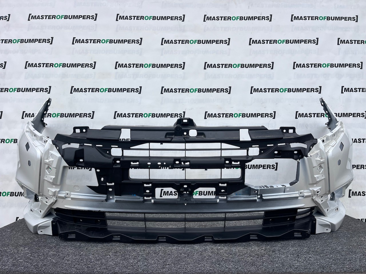 Mitsubishi Outlander Ls Phev Mk3 2017-2021 Front Bumper 4 Pdc Jet Genuine [m488]