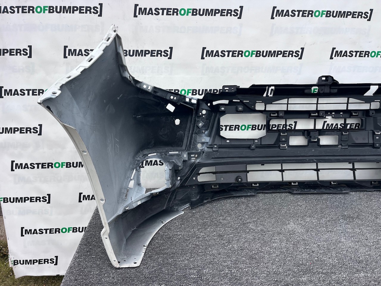 Mitsubishi Outlander Ls Phev Mk3 2017-2021 Front Bumper 4 Pdc Jet Genuine [m488]