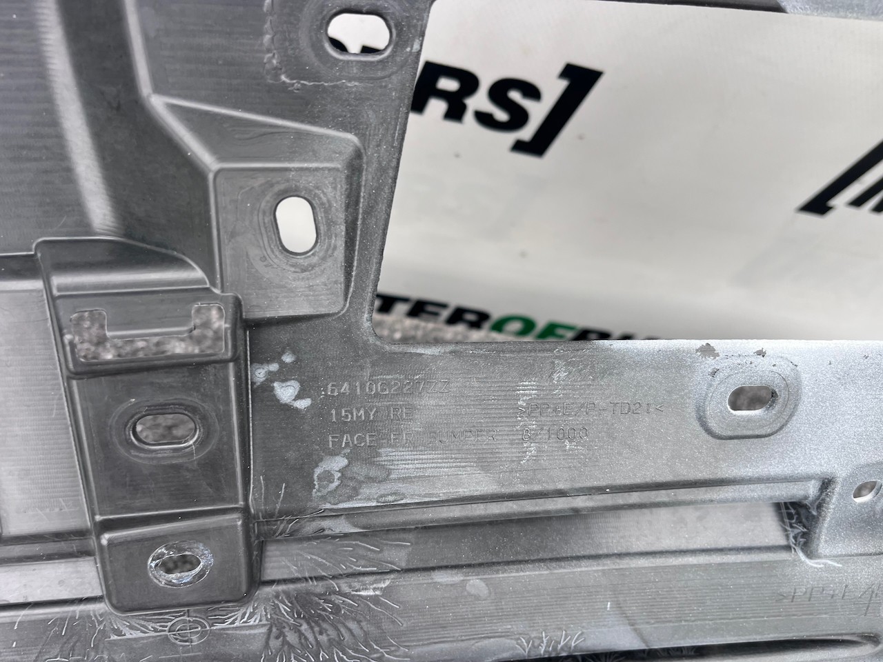 Mitsubishi Outlander Ls Phev Mk3 2017-2021 Front Bumper 4 Pdc Jet Genuine [m488]