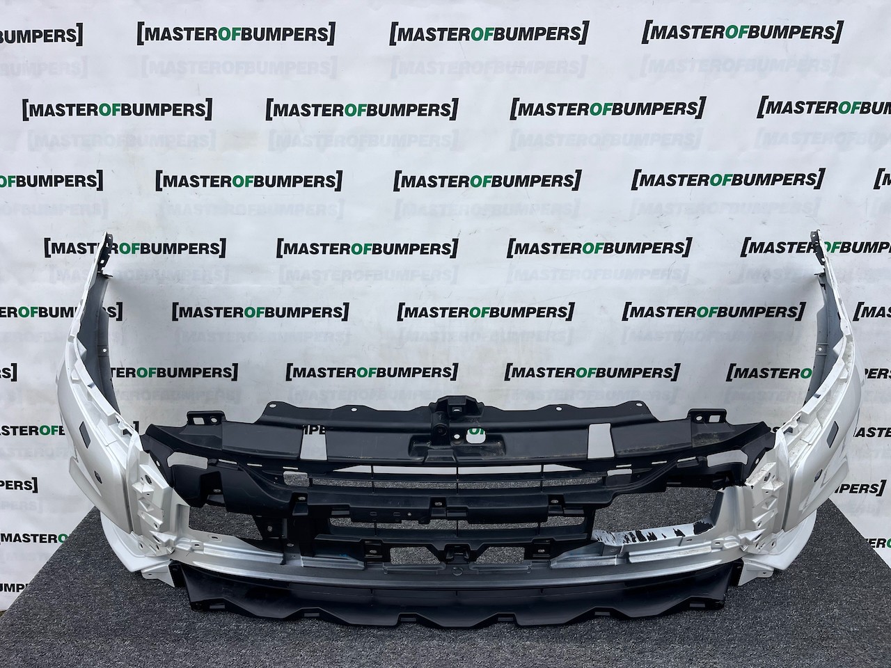 Mitsubishi Outlander Ls Phev Mk3 2017-2021 Front Bumper 4 Pdc Jet Genuine [m488]