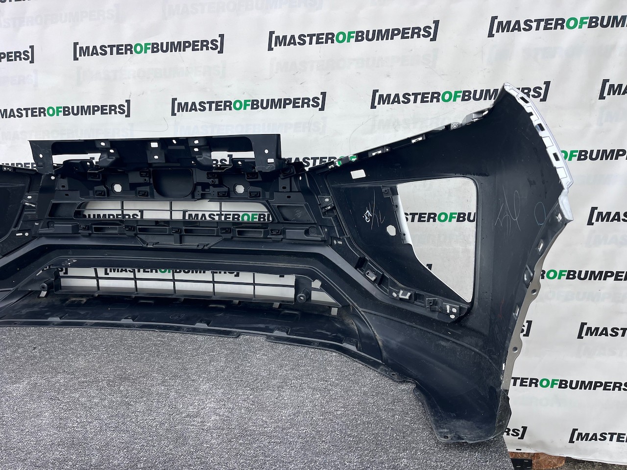 Mitsubishi Eclipse Cross Dynamic 2017-2021 Front Bumper 4 Pdc Jet Genuine [m492]