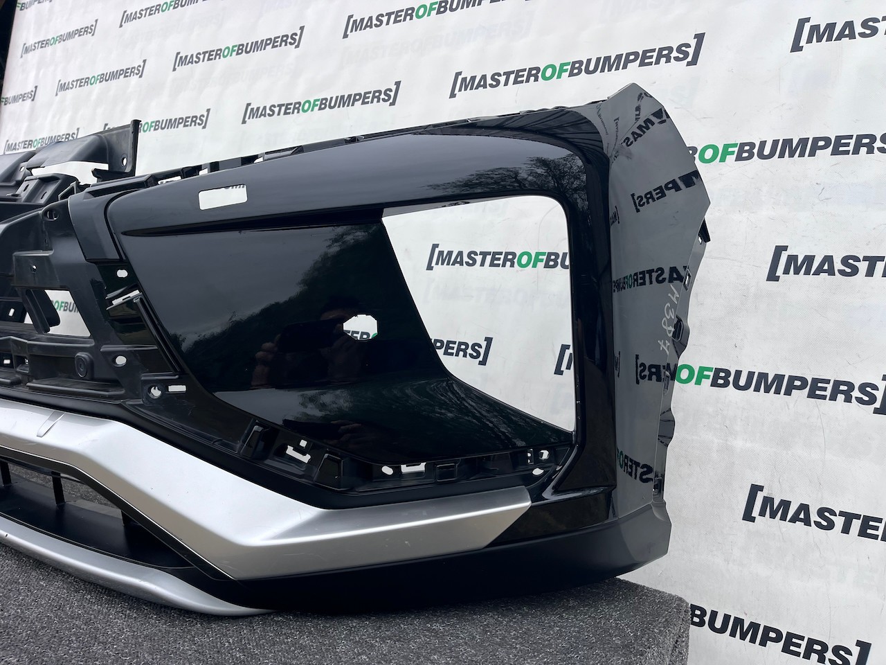 Mitsubishi Eclipse Cross Dynamic 2017-2021 Front Bumper 4 Pdc Jet Genuine [m387]