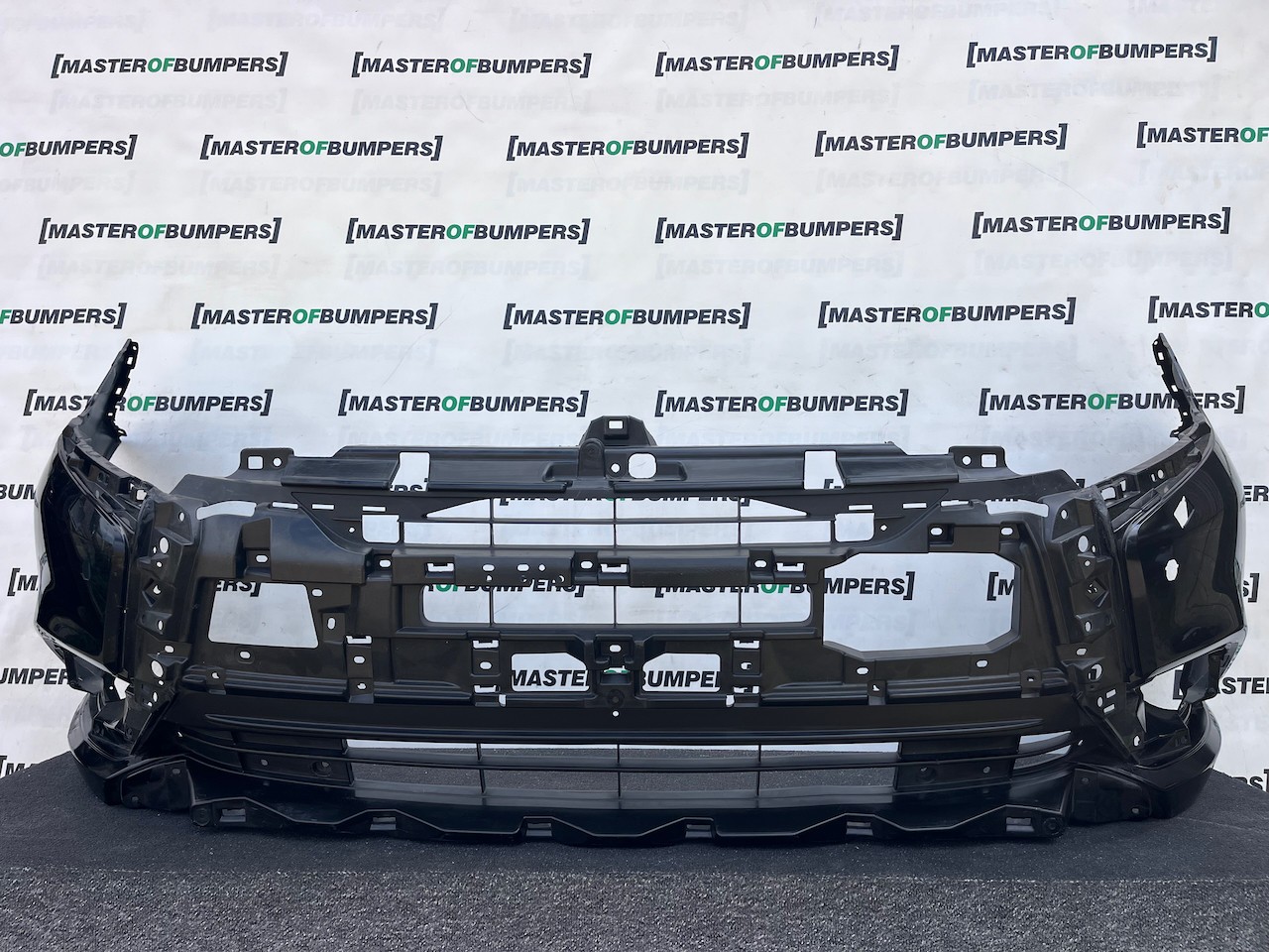 Mitsubishi Outlander Ls Phev Mk3 2017-2021 Front Bumper 4 Pdc Jet Genuine [m482]