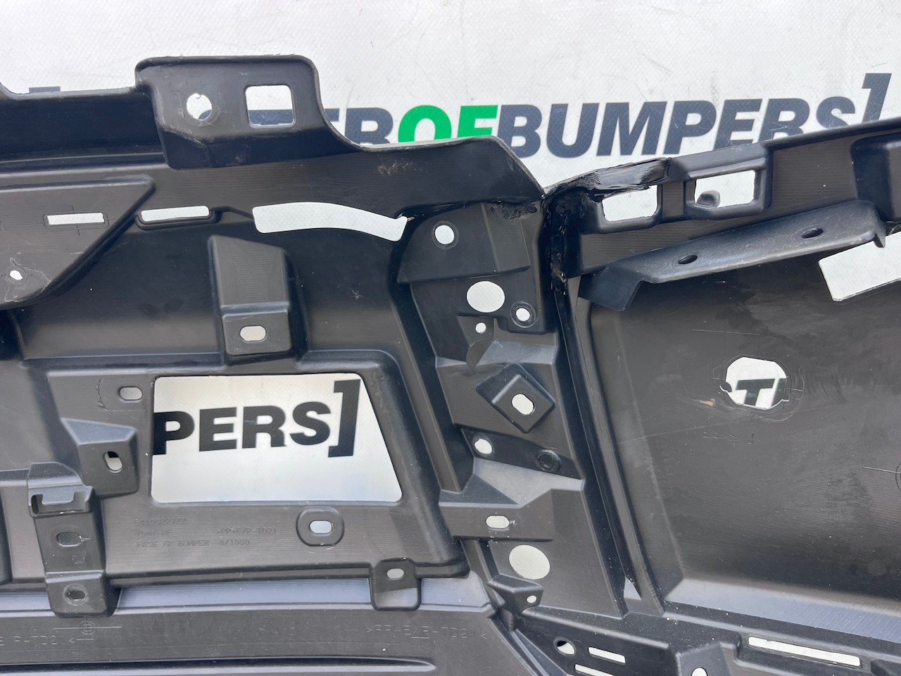 Mitsubishi Outlander Ls Phev Mk3 2017-2021 Front Bumper 4 Pdc Jet Genuine [m482]