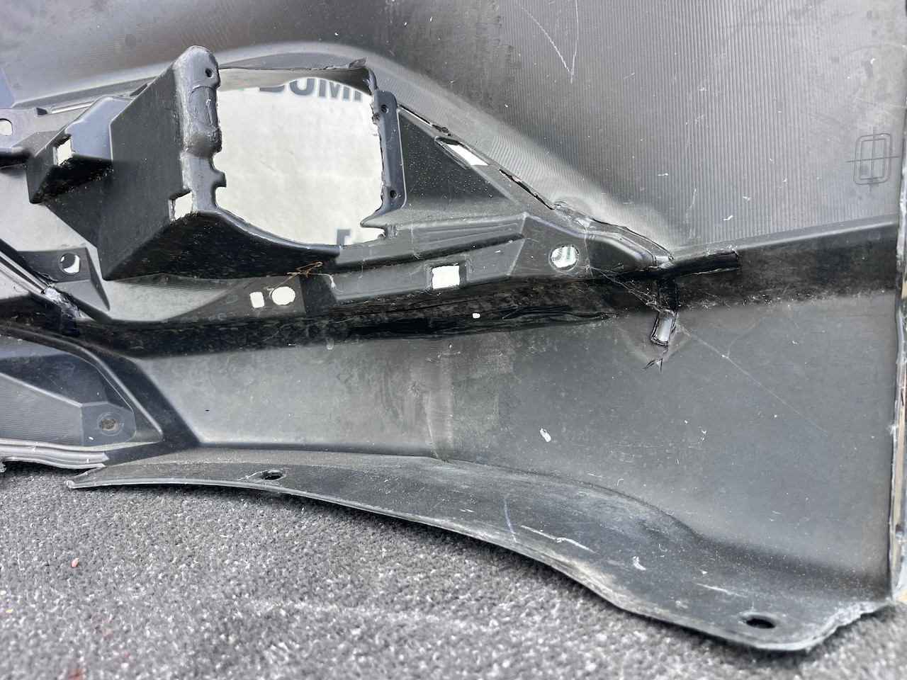 Mitsubishi Outlander Ls Phev Mk3 2017-2021 Front Bumper 4 Pdc Jet Genuine [m482]