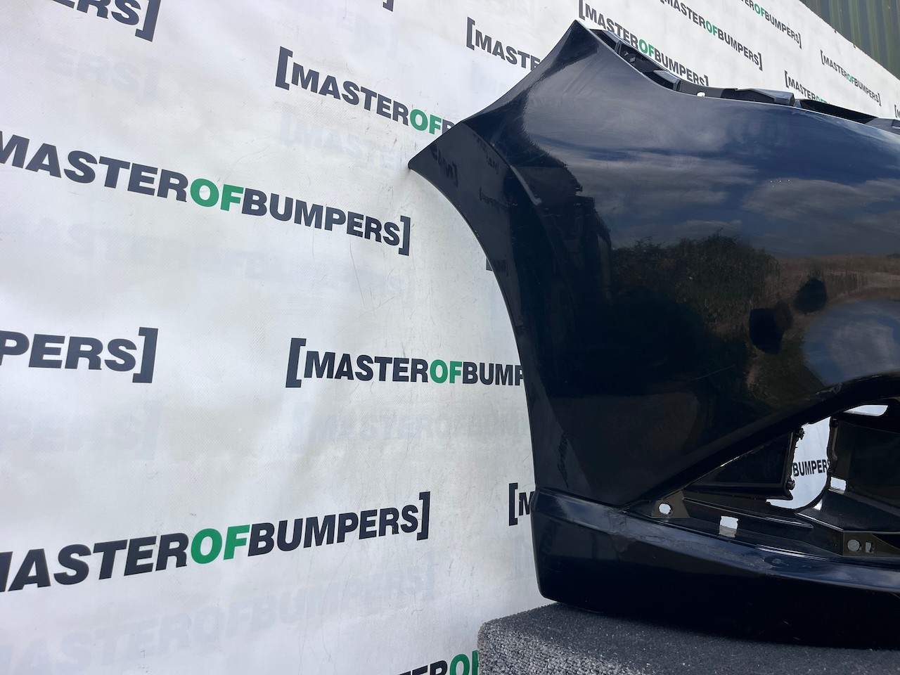 Mitsubishi Outlander Ls Phev Mk3 2017-2021 Front Bumper 4 Pdc Jet Genuine [m482]