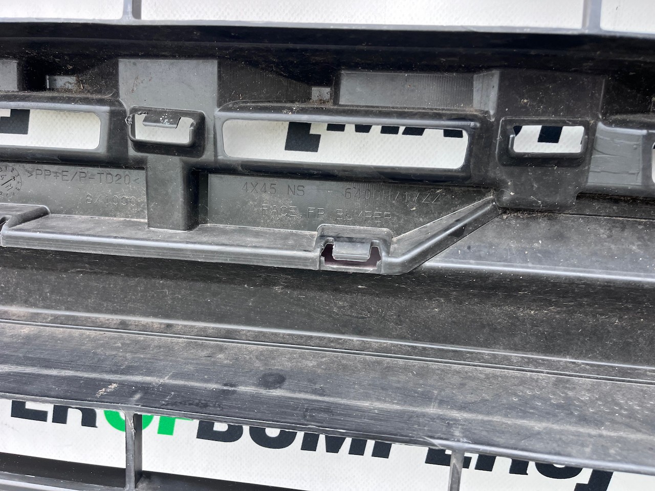 Mitsubishi Eclipse Cross 2017-2021 Front Bumper No Pdc +jet Genuine [m493]