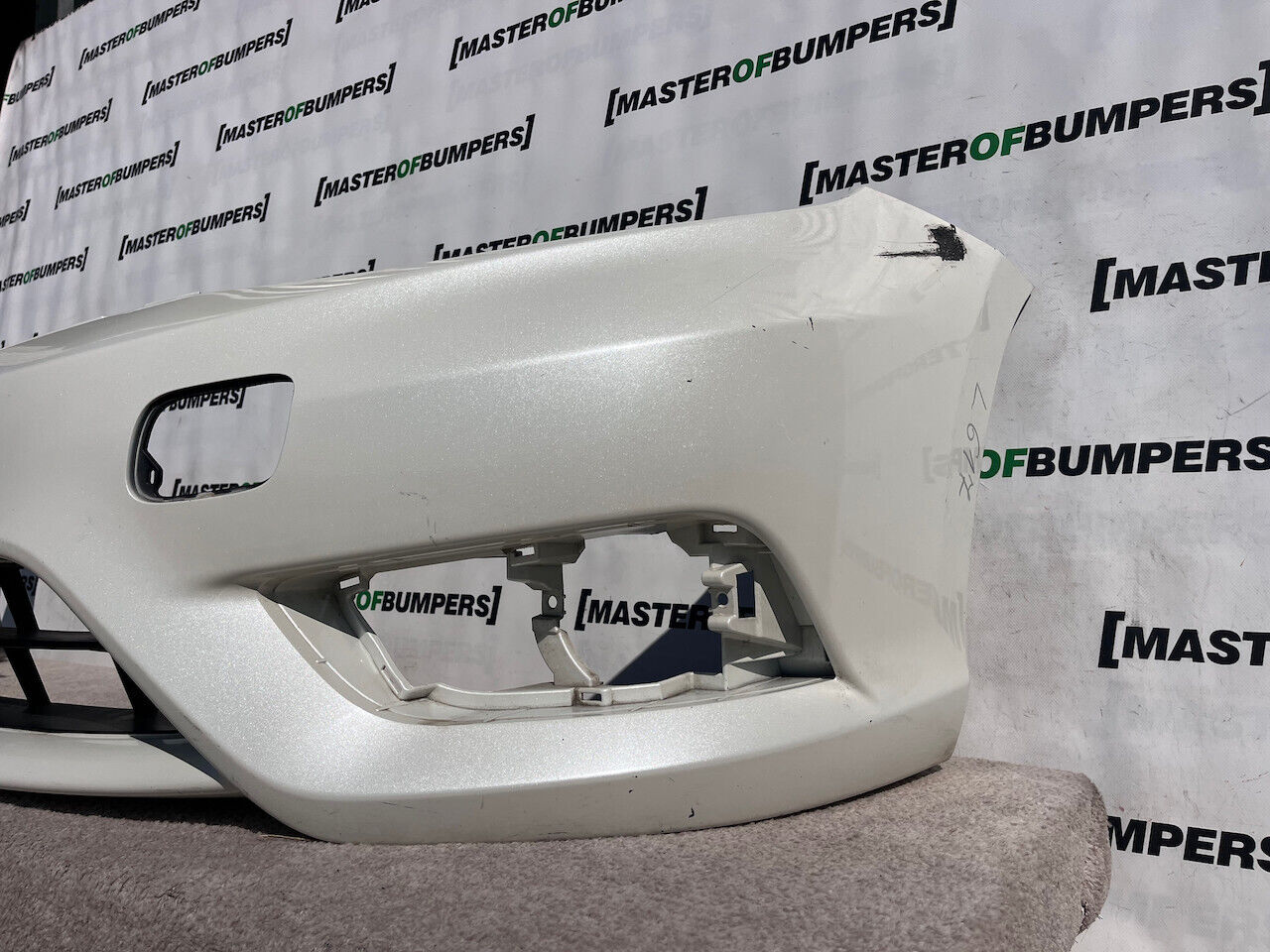 Nissan Pulsar N-tec Tekna Hatchback 2014-2018 Front Bumper Genuine [l617]