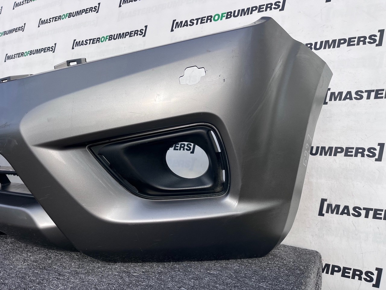 Nissan Navara Mk3 2016-2019 Front Bumper (for Model With Jets) Genuine [l669]