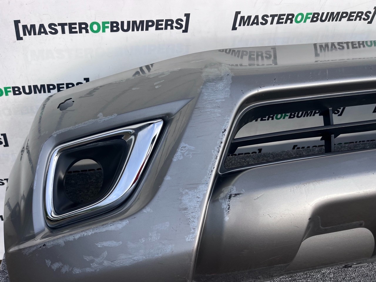 Nissan Navara Mk3 2016-2019 Front Bumper (for Model With Jets) Genuine [l669]