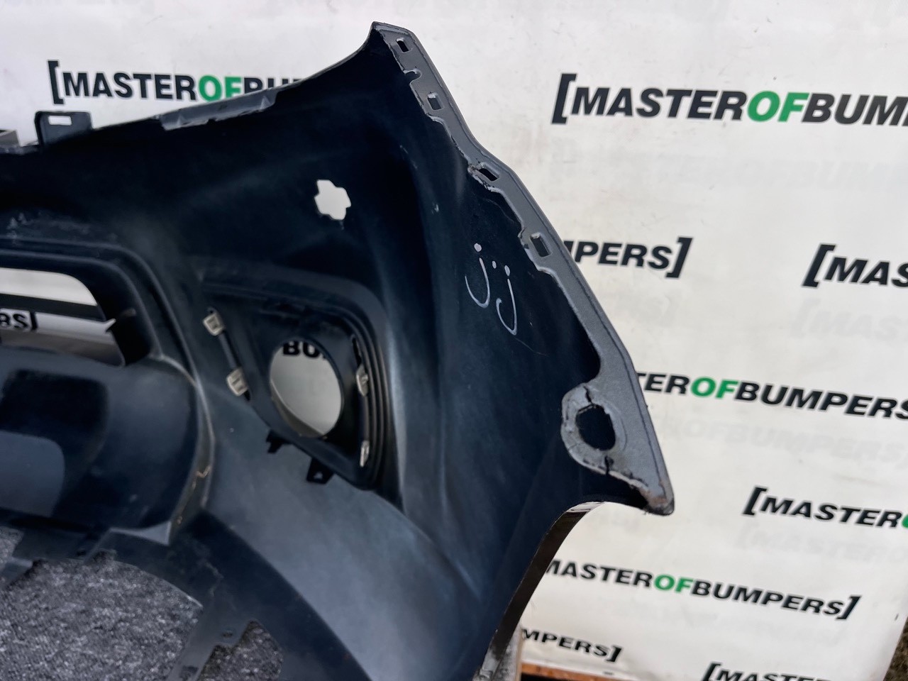 Nissan Navara Mk3 2016-2019 Front Bumper (for Model With Jets) Genuine [l669]