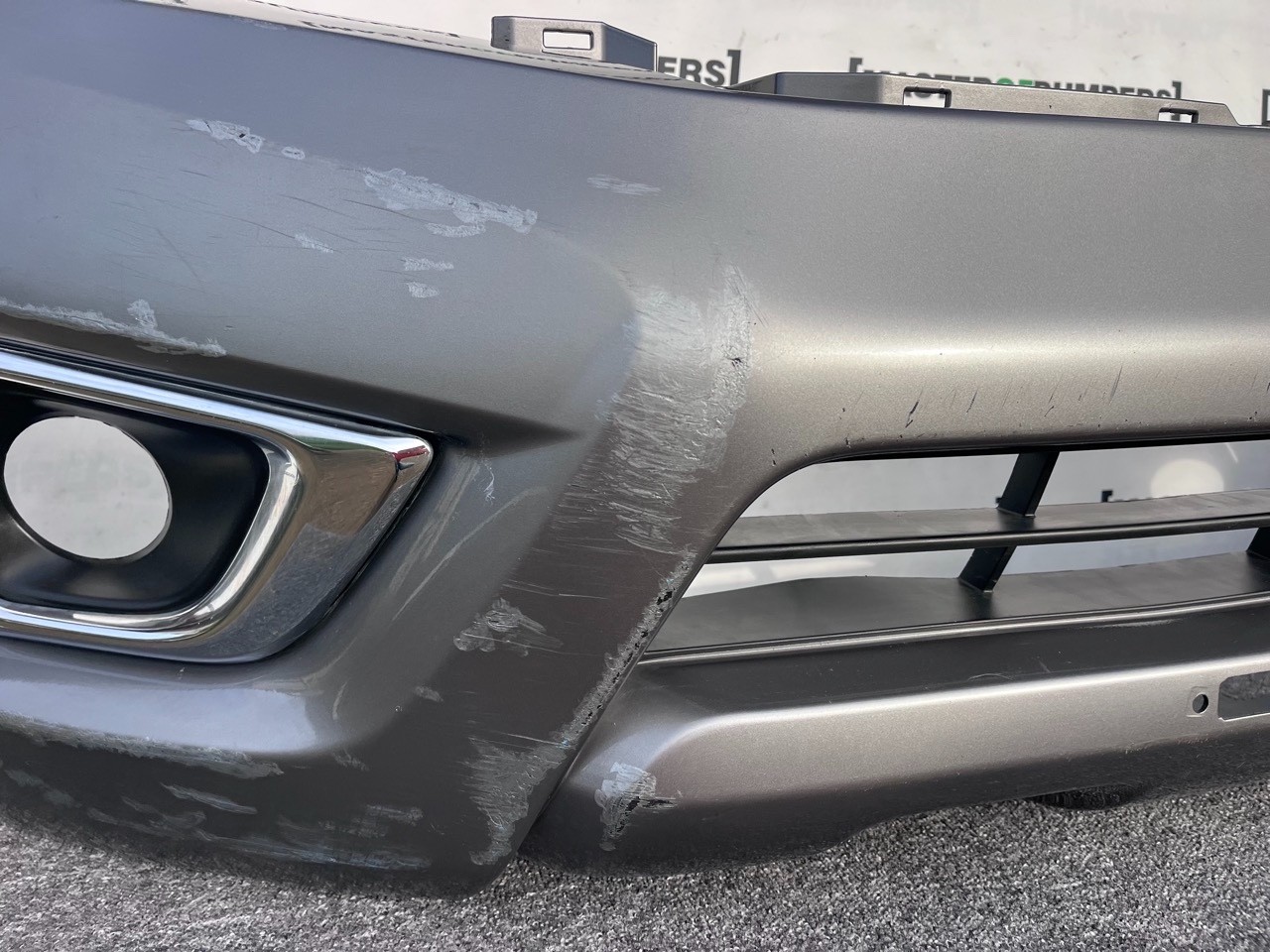 Nissan Navara Mk3 2016-2019 Front Bumper (for Model With Jets) Genuine [l669]