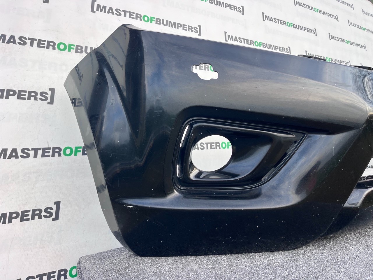 Nissan Navara Mk3 2016-2019 Front Bumper (for Model With Jets) Genuine [l671]