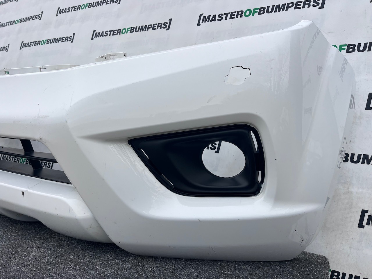 Nissan Navara Tekna Pick Up Mk4 2016-2021 Front Bumper + Jets Genuine [l689]