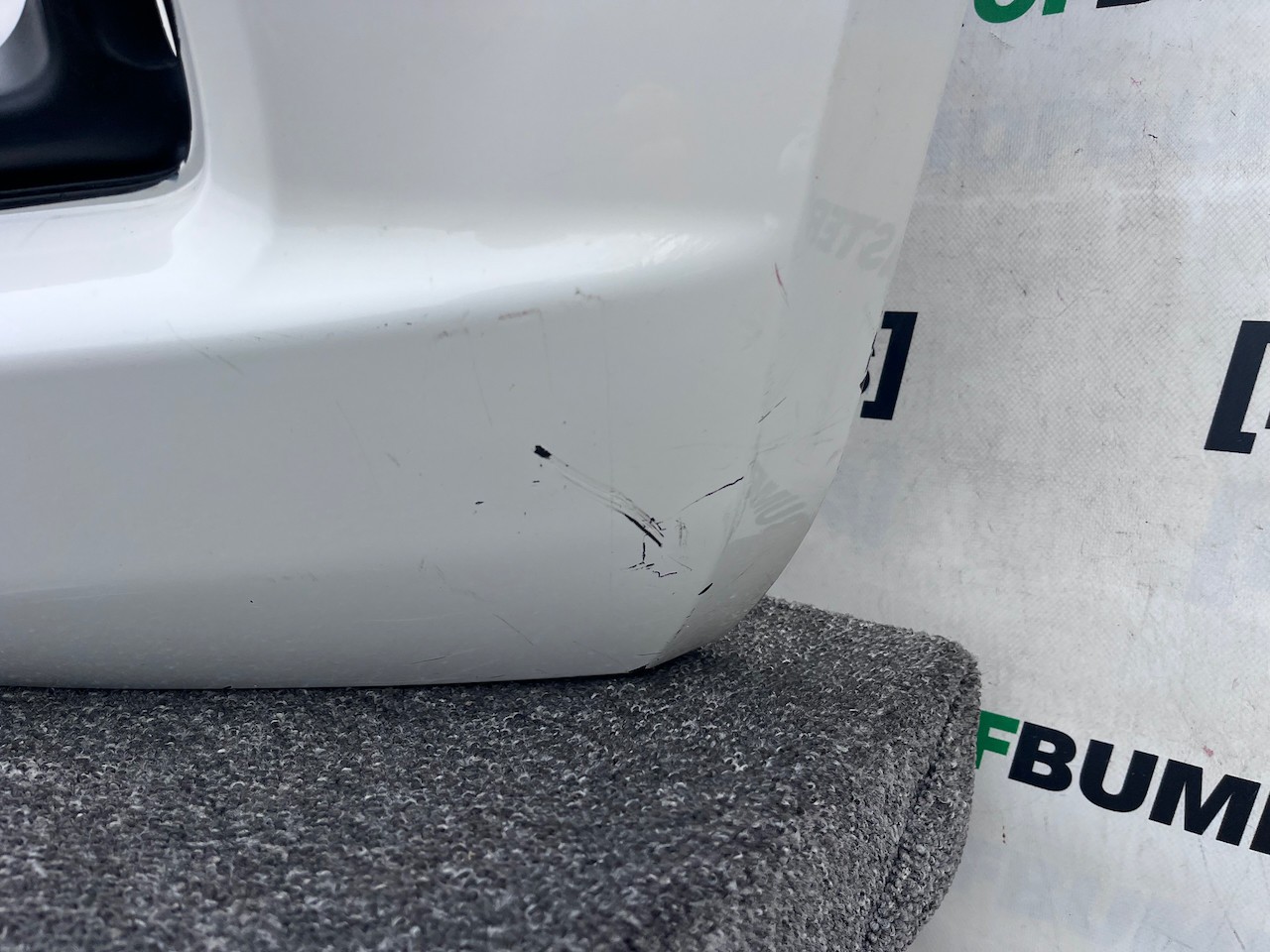 Nissan Navara Tekna Pick Up Mk4 2016-2021 Front Bumper + Jets Genuine [l689]