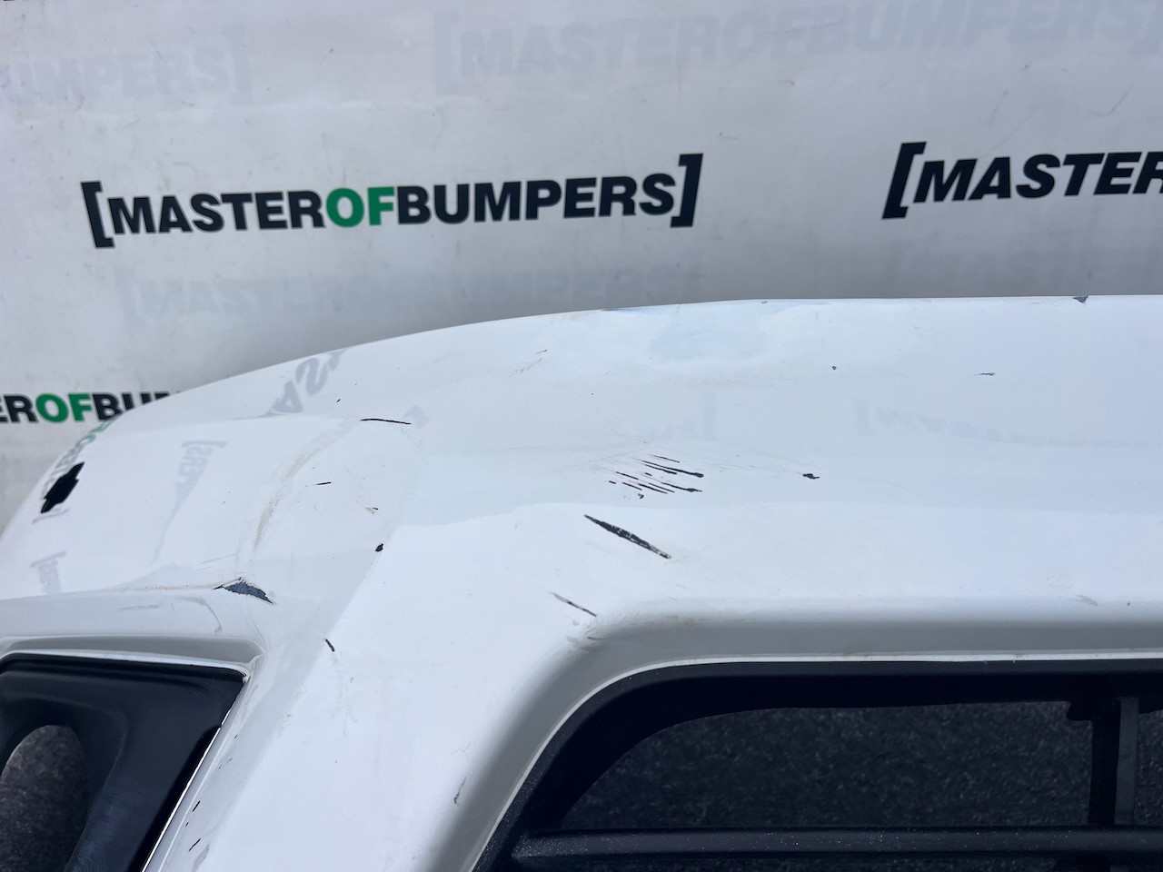 Nissan Navara Tekna Pick Up Mk4 2016-2021 Front Bumper + Jets Genuine [l689]