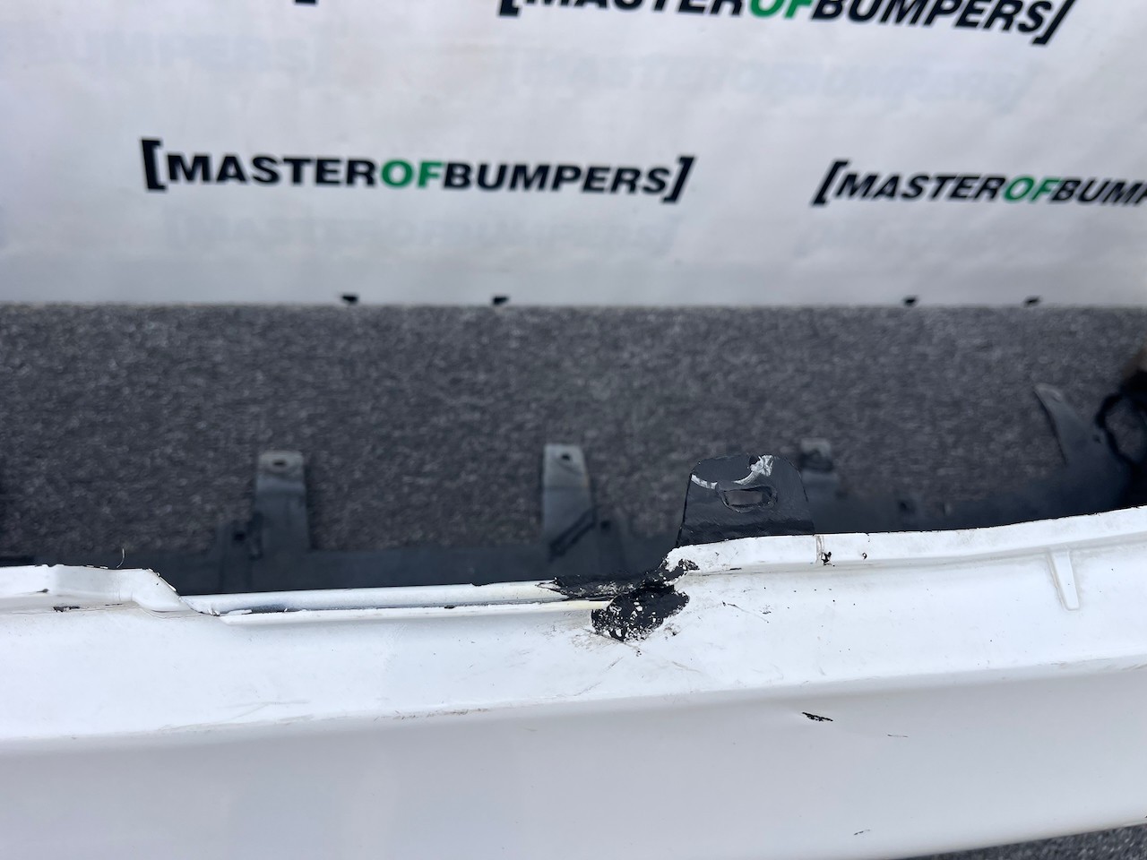 Nissan Navara Tekna Pick Up Mk4 2016-2021 Front Bumper + Jets Genuine [l689]